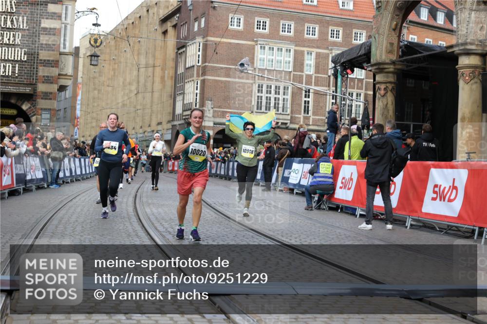 05.10.2025 - 20. swb-Marathon Bremen Yannick Fuchs http://msf.ph/oto/9251229 05.10.2025 10:53:49 Ziel 9934, 10020, 10310, 10642, 10906, 10925, 11046, 11246 meine-sportfotos.de