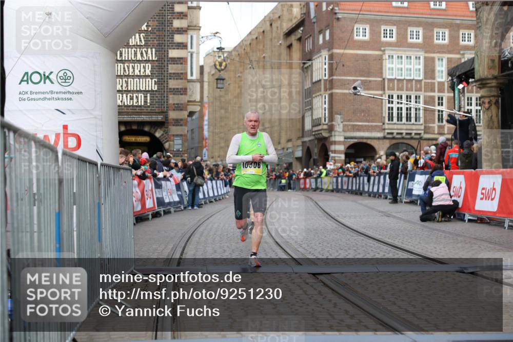 05.10.2025 - 20. swb-Marathon Bremen Yannick Fuchs http://msf.ph/oto/9251230 05.10.2025 10:44:51 Ziel 9878, 10092, 10306, 10554, 11666, 11714 meine-sportfotos.de