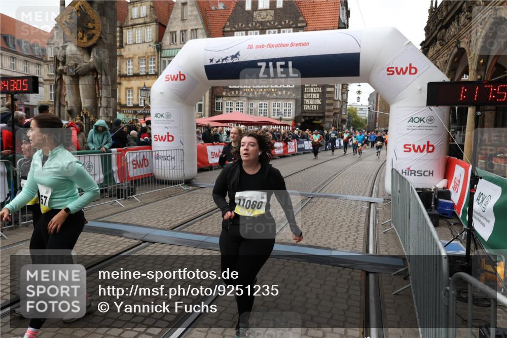 05.10.2025 - 20. swb-Marathon Bremen Yannick Fuchs http://msf.ph/oto/9251235 05.10.2025 11:13:54 Ziel 9242, 9899, 10040, 10364, 10574, 10705, 10707, 10957, 11060, 11068, 11264, 11385 meine-sportfotos.de