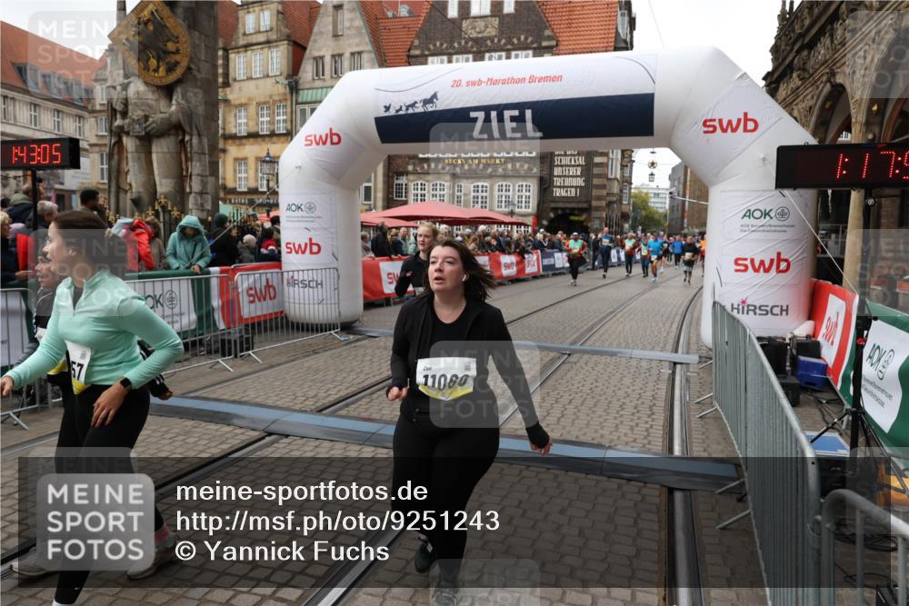 05.10.2025 - 20. swb-Marathon Bremen Yannick Fuchs http://msf.ph/oto/9251243 05.10.2025 11:13:54 Ziel 9242, 9899, 10040, 10364, 10574, 10705, 10707, 10957, 11060, 11068, 11264, 11385 meine-sportfotos.de