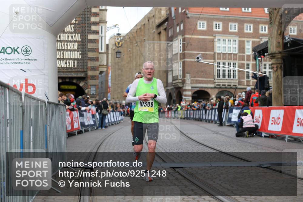 05.10.2025 - 20. swb-Marathon Bremen Yannick Fuchs http://msf.ph/oto/9251248 05.10.2025 10:44:52 Ziel 9878, 10092, 10306, 10554, 11714 meine-sportfotos.de