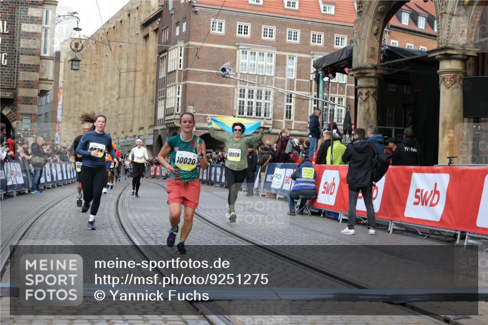 05.10.2025 - 20. swb-Marathon Bremen Yannick Fuchs http://msf.ph/oto/9251275 05.10.2025 10:53:49 Ziel 9934, 10020, 10310, 10642, 10906, 10925, 11046, 11246 meine-sportfotos.de