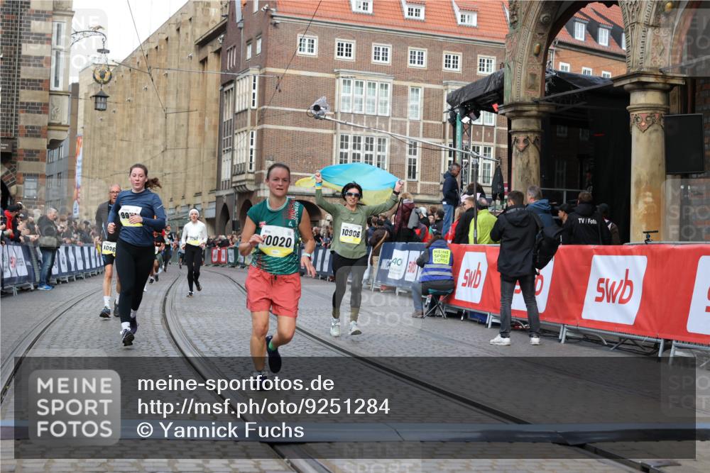 05.10.2025 - 20. swb-Marathon Bremen Yannick Fuchs http://msf.ph/oto/9251284 05.10.2025 10:53:49 Ziel 9934, 10020, 10310, 10642, 10906, 10925, 11046, 11246 meine-sportfotos.de