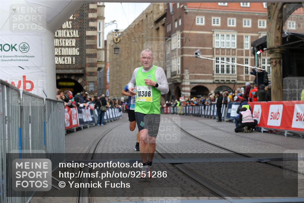 05.10.2025 - 20. swb-Marathon Bremen Yannick Fuchs http://msf.ph/oto/9251286 05.10.2025 10:44:52 Ziel 9878, 10092, 10306, 10554, 11714 meine-sportfotos.de