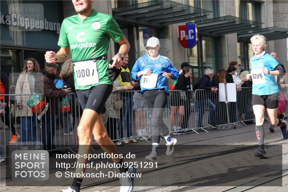 05.10.2025 - 20. swb-Marathon Bremen Strokosch-Dieckow http://msf.ph/oto/9251291 05.10.2025 10:54:26 Ziel 8326, 9282, 9295, 9367, 9427, 9436, 9560, 9570, 9591, 9754, 9776, 10007, 10024, 10174, 10231, 10232, 10233, 10296, 10487, 10609, 10768, 10770, 11163, 11276, 11320, 11321, 11373, 11470, 11694, 8326, 9282, 9295, 9367, 9427, 9436, 9560, 9570, 9591, 9754, 9776, 10007, 10024, 10174, 10231, 10232, 10233, 10296, 10487, 10609, 10768, 10770, 11163, 11276, 11320, 11321, 11373, 11470, 11694 meine-sportfotos.de
