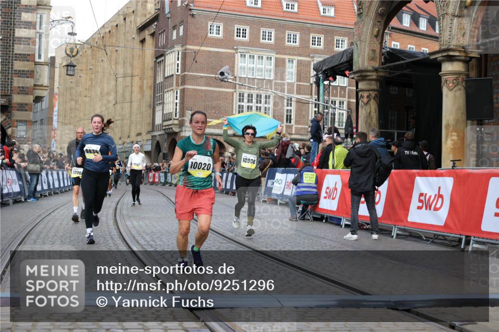 05.10.2025 - 20. swb-Marathon Bremen Yannick Fuchs http://msf.ph/oto/9251296 05.10.2025 10:53:49 Ziel 9934, 10020, 10310, 10642, 10906, 10925, 11046, 11246 meine-sportfotos.de