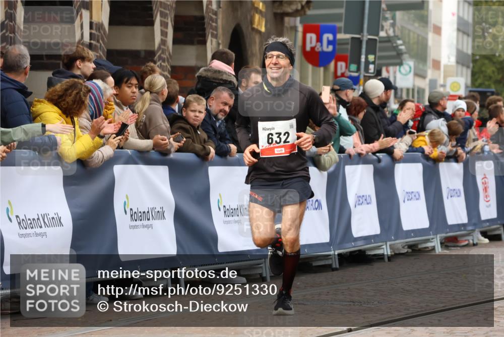 05.10.2025 - 20. swb-Marathon Bremen Strokosch-Dieckow http://msf.ph/oto/9251330 05.10.2025 12:49:23 Ziel 632, 8321 meine-sportfotos.de