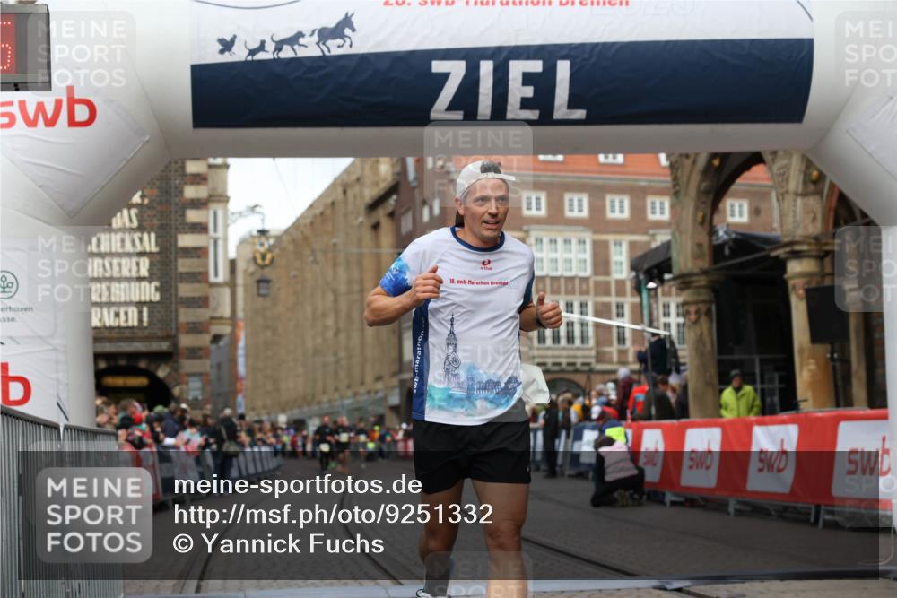 05.10.2025 - 20. swb-Marathon Bremen Yannick Fuchs http://msf.ph/oto/9251332 05.10.2025 10:44:54 Ziel 9878, 10092, 10306, 11714 meine-sportfotos.de