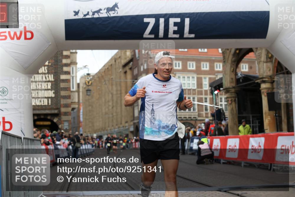 05.10.2025 - 20. swb-Marathon Bremen Yannick Fuchs http://msf.ph/oto/9251341 05.10.2025 10:44:55 Ziel 9878, 10092, 10306, 11714 meine-sportfotos.de