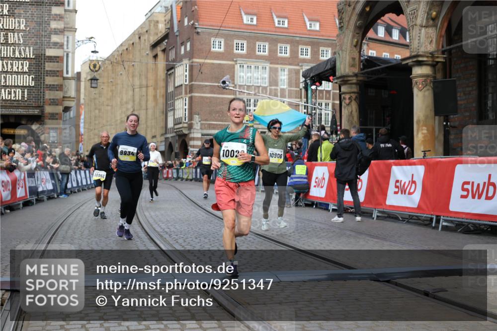 05.10.2025 - 20. swb-Marathon Bremen Yannick Fuchs http://msf.ph/oto/9251347 05.10.2025 10:53:50 Ziel 9494, 9934, 10020, 10310, 10642, 10906, 10925, 10966, 11046, 11246 meine-sportfotos.de
