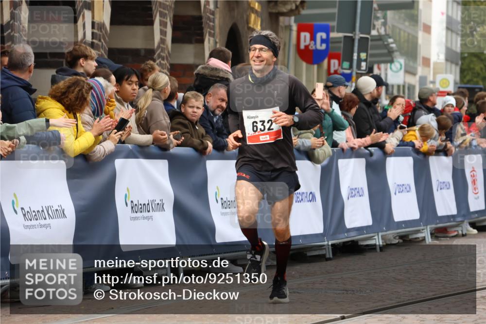 05.10.2025 - 20. swb-Marathon Bremen Strokosch-Dieckow http://msf.ph/oto/9251350 05.10.2025 12:49:23 Ziel 632, 8321 meine-sportfotos.de