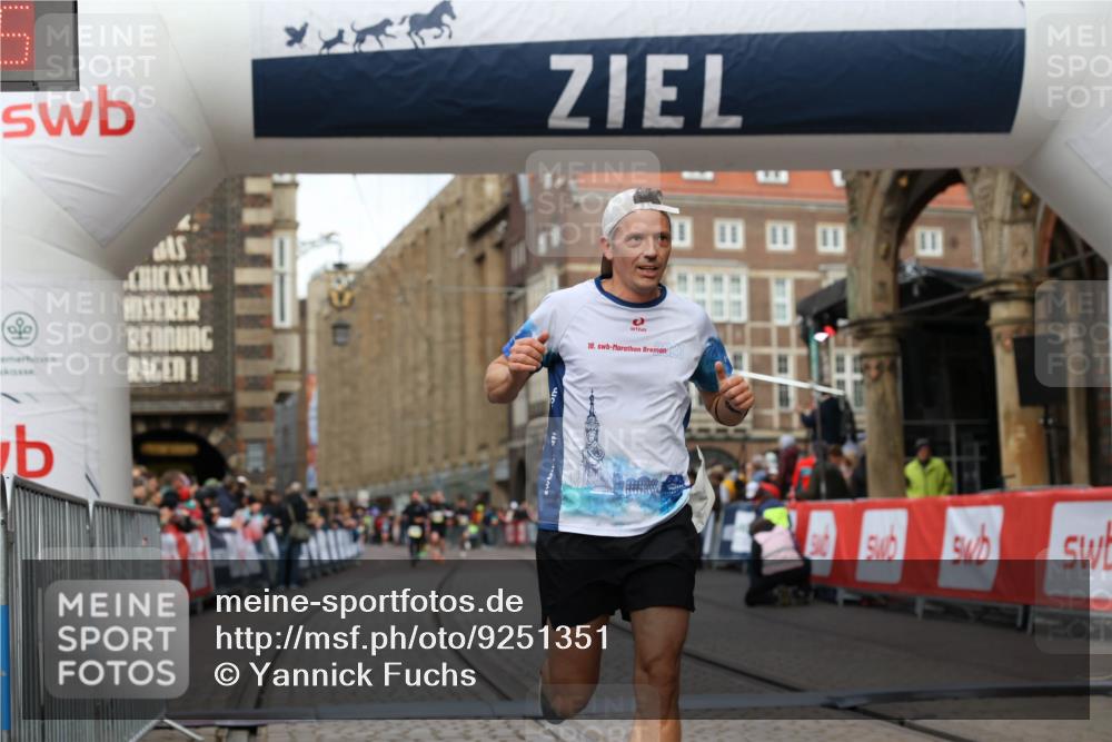 05.10.2025 - 20. swb-Marathon Bremen Yannick Fuchs http://msf.ph/oto/9251351 05.10.2025 10:44:55 Ziel 9878, 10092, 10306, 11714 meine-sportfotos.de