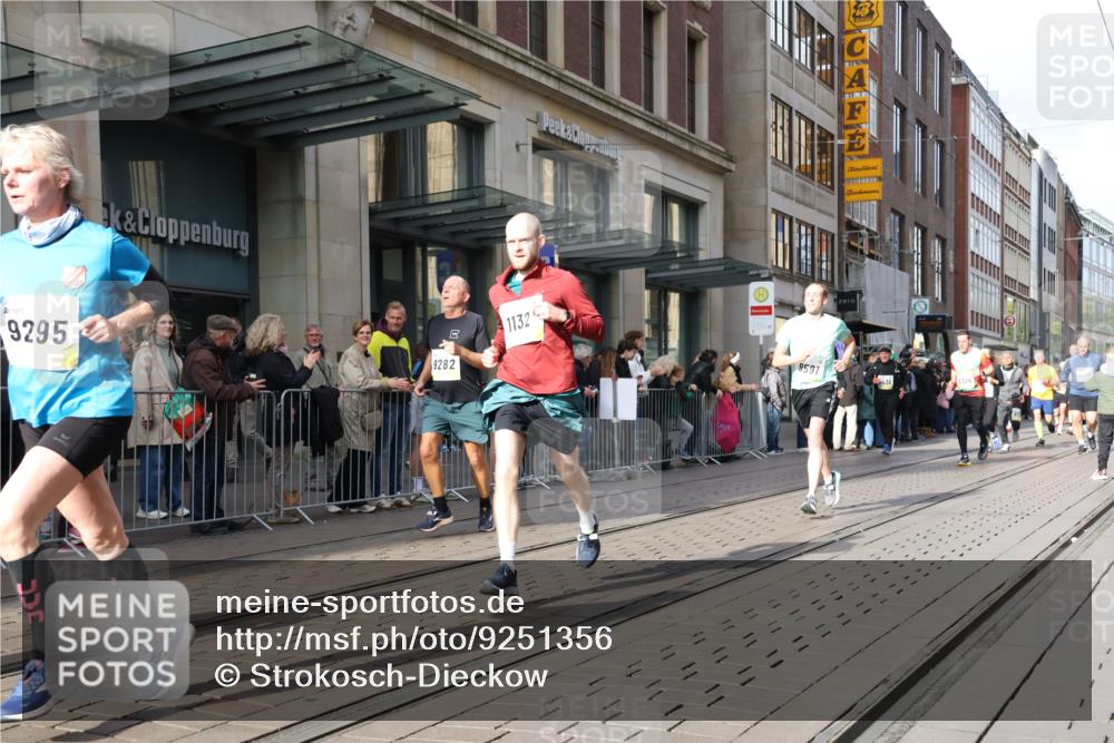 05.10.2025 - 20. swb-Marathon Bremen Strokosch-Dieckow http://msf.ph/oto/9251356 05.10.2025 10:54:28 Ziel 8326, 9282, 9295, 9427, 9436, 9560, 9570, 9591, 9754, 9776, 10007, 10024, 10174, 10231, 10232, 10233, 10487, 10609, 10770, 11163, 11276, 11320, 11321, 11373, 11470, 11507, 11523, 11694, 8326, 9282, 9295, 9427, 9436, 9560, 9570, 9591, 9754, 9776, 10007, 10024, 10174, 10231, 10232, 10233, 10487, 10609, 10770, 11163, 11276, 11320, 11321, 11373, 11470, 11507, 11523, 11694 meine-sportfotos.de