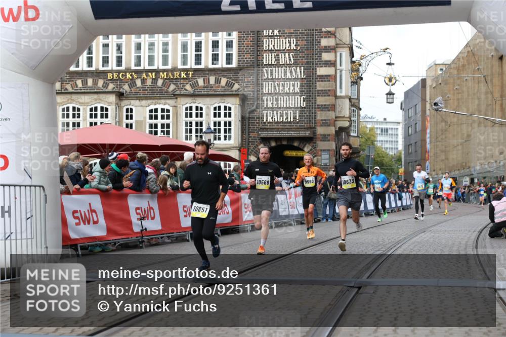 05.10.2025 - 20. swb-Marathon Bremen Yannick Fuchs http://msf.ph/oto/9251361 05.10.2025 10:45:03 Ziel 9590, 10568, 10633, 10851 meine-sportfotos.de