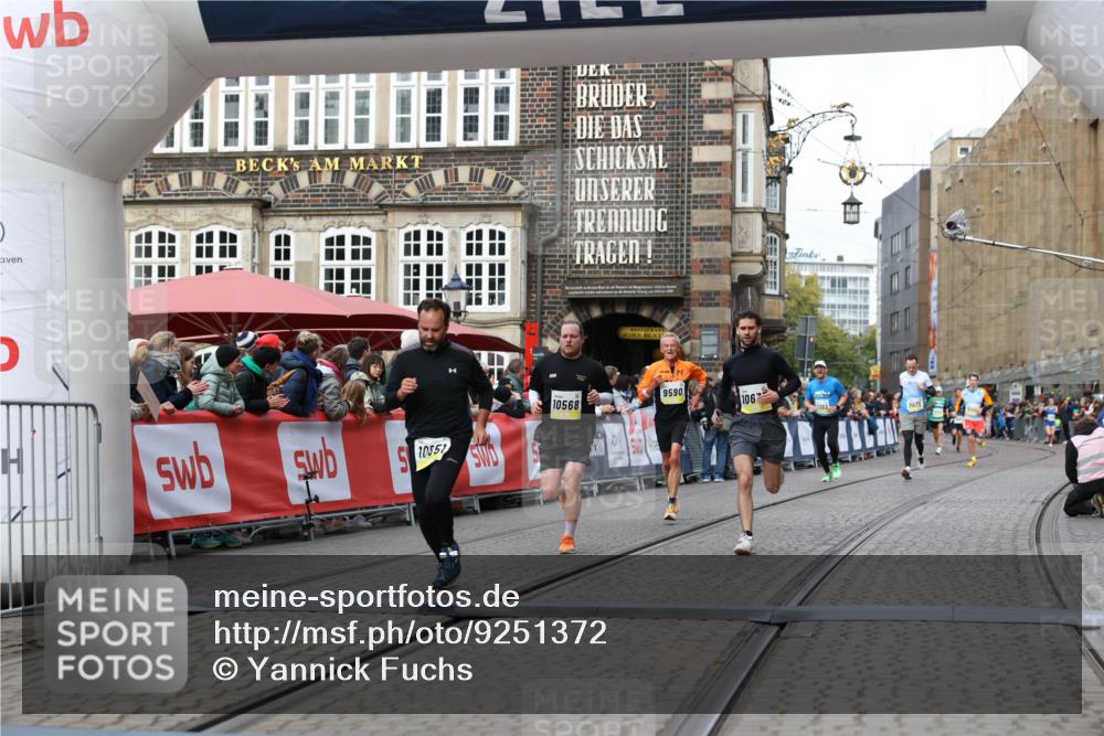 05.10.2025 - 20. swb-Marathon Bremen Yannick Fuchs http://msf.ph/oto/9251372 05.10.2025 10:45:03 Ziel 9590, 10568, 10633, 10851 meine-sportfotos.de