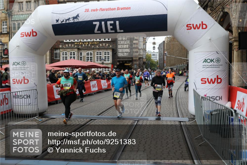 05.10.2025 - 20. swb-Marathon Bremen Yannick Fuchs http://msf.ph/oto/9251383 05.10.2025 11:13:58 Ziel 7014, 7410, 9946, 10671, 10756, 10842, 11060, 11068, 11652, 11653 meine-sportfotos.de