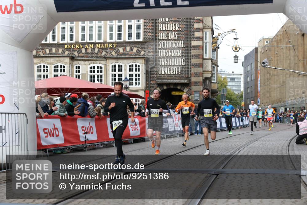 05.10.2025 - 20. swb-Marathon Bremen Yannick Fuchs http://msf.ph/oto/9251386 05.10.2025 10:45:03 Ziel 9590, 10568, 10633, 10851 meine-sportfotos.de