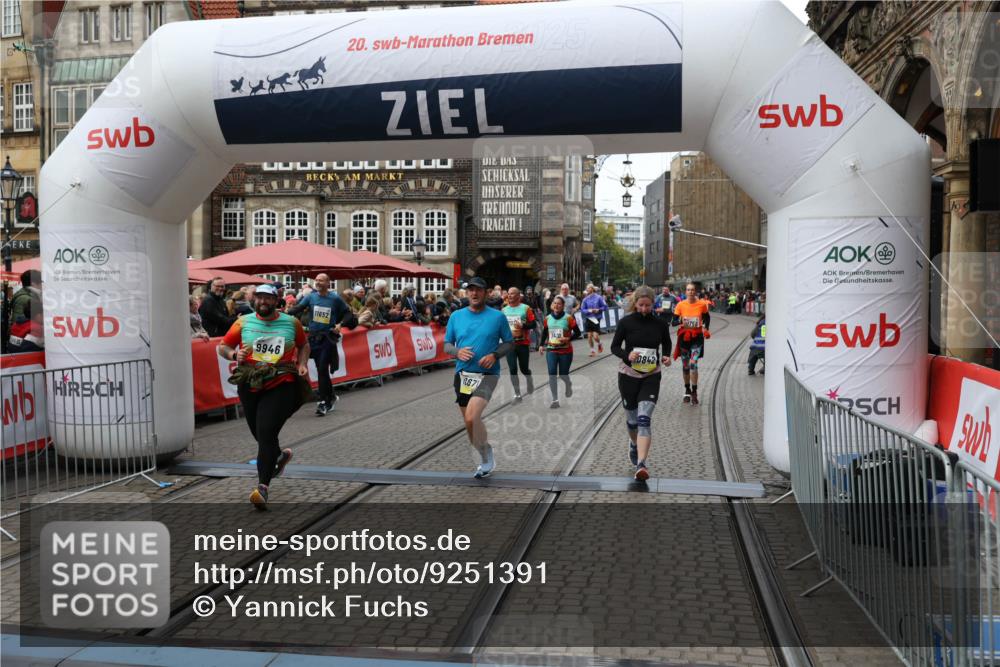 05.10.2025 - 20. swb-Marathon Bremen Yannick Fuchs http://msf.ph/oto/9251391 05.10.2025 11:13:58 Ziel 7014, 7410, 9946, 10671, 10756, 10842, 11060, 11068, 11652, 11653 meine-sportfotos.de