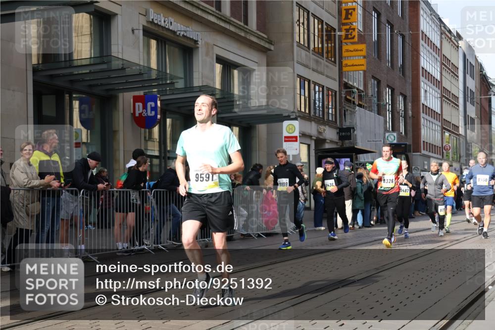 05.10.2025 - 20. swb-Marathon Bremen Strokosch-Dieckow http://msf.ph/oto/9251392 05.10.2025 10:54:29 Ziel 8326, 9282, 9295, 9427, 9436, 9475, 9560, 9570, 9591, 9754, 9776, 10007, 10024, 10174, 10231, 10232, 10233, 10487, 10609, 10770, 11163, 11276, 11320, 11321, 11373, 11470, 11507, 11523, 11694, 8326, 9282, 9295, 9427, 9436, 9475, 9560, 9570, 9591, 9754, 9776, 10007, 10024, 10174, 10231, 10232, 10233, 10487, 10609, 10770, 11163, 11276, 11320, 11321, 11373, 11470, 11507, 11523, 11694 meine-sportfotos.de