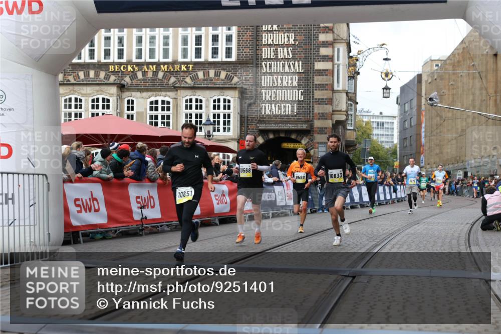 05.10.2025 - 20. swb-Marathon Bremen Yannick Fuchs http://msf.ph/oto/9251401 05.10.2025 10:45:03 Ziel 9590, 10568, 10633, 10851 meine-sportfotos.de