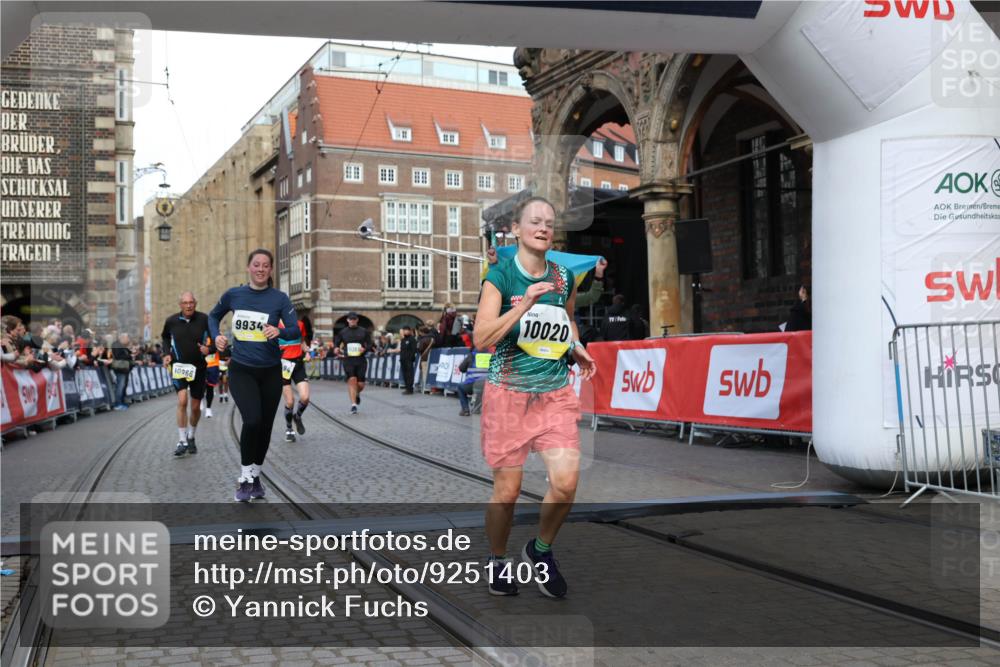 05.10.2025 - 20. swb-Marathon Bremen Yannick Fuchs http://msf.ph/oto/9251403 05.10.2025 10:53:51 Ziel 9494, 9934, 10020, 10416, 10642, 10906, 10925, 10966, 11046, 11141 meine-sportfotos.de