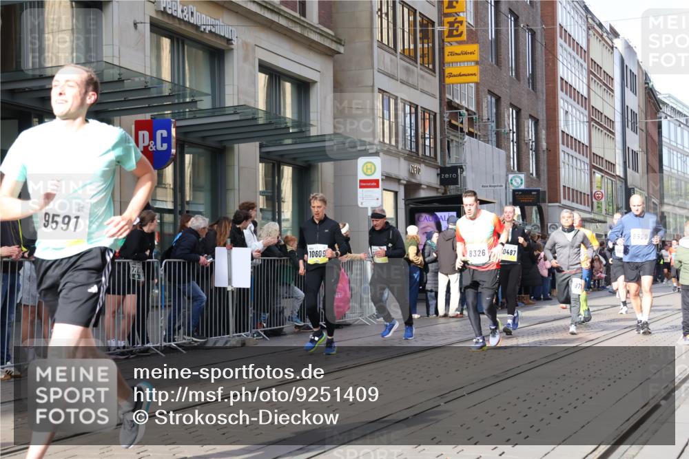 05.10.2025 - 20. swb-Marathon Bremen Strokosch-Dieckow http://msf.ph/oto/9251409 05.10.2025 10:54:29 Ziel 8326, 9282, 9295, 9427, 9436, 9475, 9560, 9570, 9591, 9754, 9776, 10007, 10024, 10174, 10231, 10232, 10233, 10487, 10609, 10770, 11163, 11276, 11320, 11321, 11373, 11470, 11507, 11523, 11694, 8326, 9282, 9295, 9427, 9436, 9475, 9560, 9570, 9591, 9754, 9776, 10007, 10024, 10174, 10231, 10232, 10233, 10487, 10609, 10770, 11163, 11276, 11320, 11321, 11373, 11470, 11507, 11523, 11694 meine-sportfotos.de