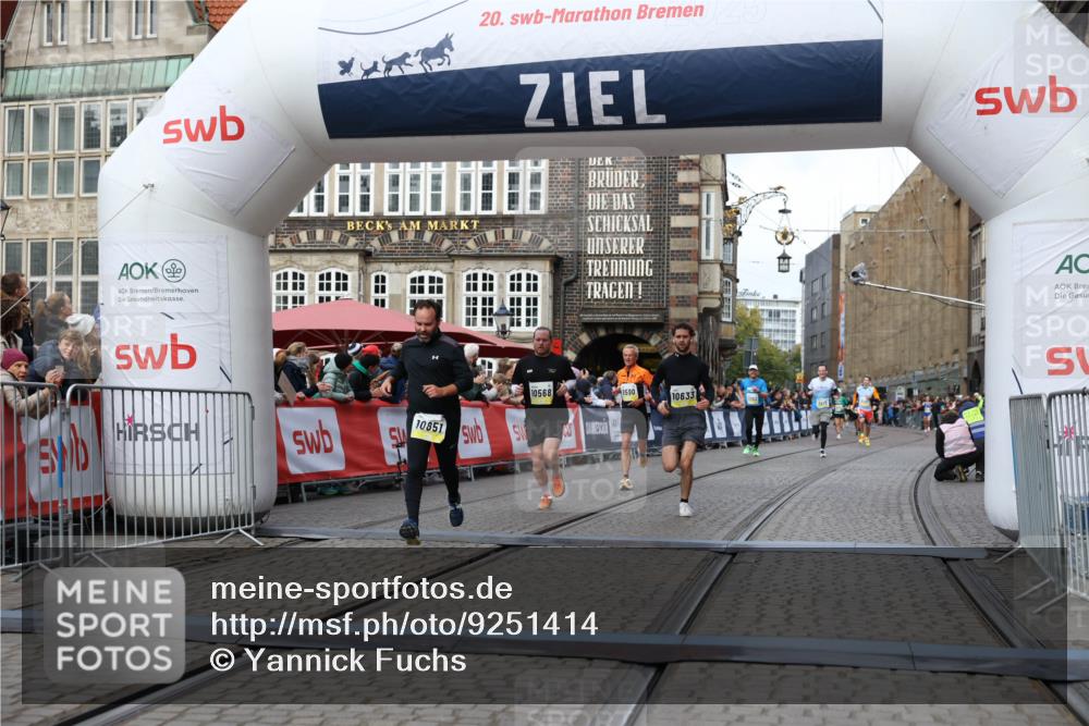 05.10.2025 - 20. swb-Marathon Bremen Yannick Fuchs http://msf.ph/oto/9251414 05.10.2025 10:45:03 Ziel 9590, 10568, 10633, 10851 meine-sportfotos.de