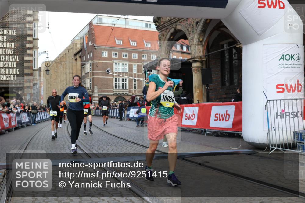 05.10.2025 - 20. swb-Marathon Bremen Yannick Fuchs http://msf.ph/oto/9251415 05.10.2025 10:53:51 Ziel 9494, 9934, 10020, 10416, 10642, 10906, 10925, 10966, 11046, 11141 meine-sportfotos.de