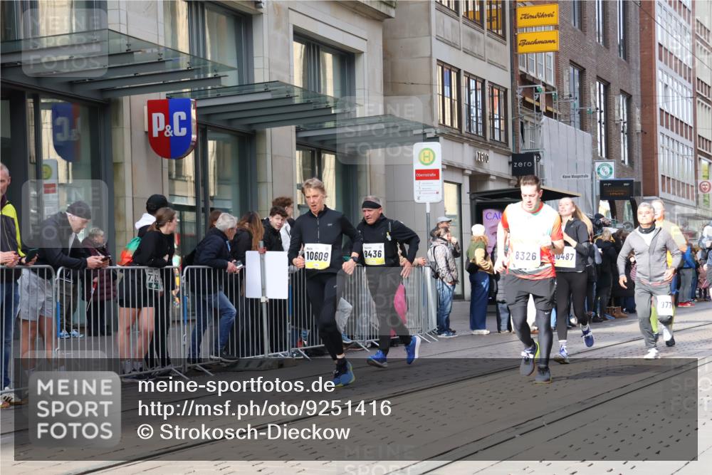 05.10.2025 - 20. swb-Marathon Bremen Strokosch-Dieckow http://msf.ph/oto/9251416 05.10.2025 10:54:30 Ziel 8326, 9282, 9295, 9427, 9436, 9475, 9560, 9570, 9591, 9754, 9776, 9791, 10007, 10024, 10174, 10231, 10232, 10233, 10487, 10609, 10770, 11163, 11276, 11320, 11321, 11373, 11470, 11507, 11523, 11694, 8326, 9282, 9295, 9427, 9436, 9475, 9560, 9570, 9591, 9754, 9776, 9791, 10007, 10024, 10174, 10231, 10232, 10233, 10487, 10609, 10770, 11163, 11276, 11320, 11321, 11373, 11470, 11507, 11523, 11694 meine-sportfotos.de