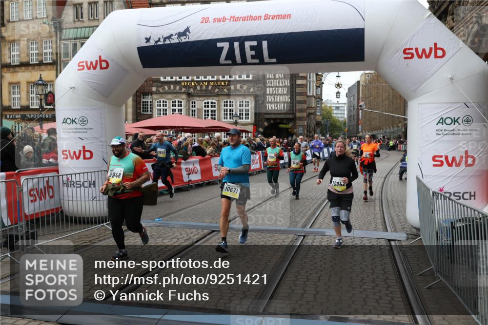 05.10.2025 - 20. swb-Marathon Bremen Yannick Fuchs http://msf.ph/oto/9251421 05.10.2025 11:13:59 Ziel 7014, 7410, 9946, 10671, 10756, 10842, 11068, 11652, 11653 meine-sportfotos.de