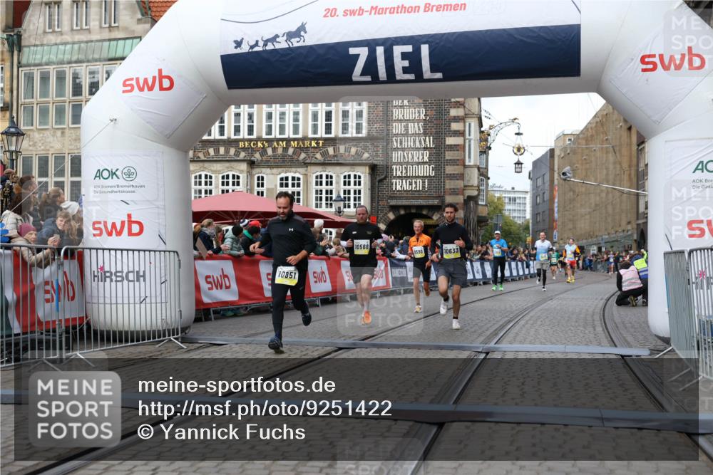 05.10.2025 - 20. swb-Marathon Bremen Yannick Fuchs http://msf.ph/oto/9251422 05.10.2025 10:45:03 Ziel 9590, 10568, 10633, 10851 meine-sportfotos.de