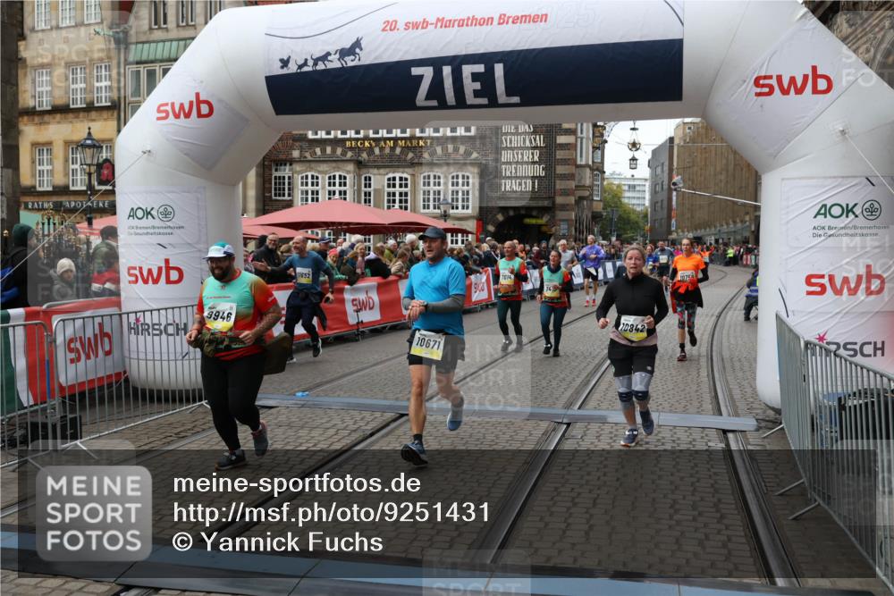 05.10.2025 - 20. swb-Marathon Bremen Yannick Fuchs http://msf.ph/oto/9251431 05.10.2025 11:13:59 Ziel 7014, 7410, 9946, 10671, 10756, 10842, 11068, 11652, 11653 meine-sportfotos.de