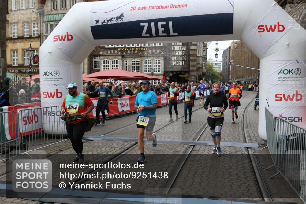05.10.2025 - 20. swb-Marathon Bremen Yannick Fuchs http://msf.ph/oto/9251438 05.10.2025 11:13:59 Ziel 7014, 7410, 9946, 10671, 10756, 10842, 11068, 11652, 11653 meine-sportfotos.de