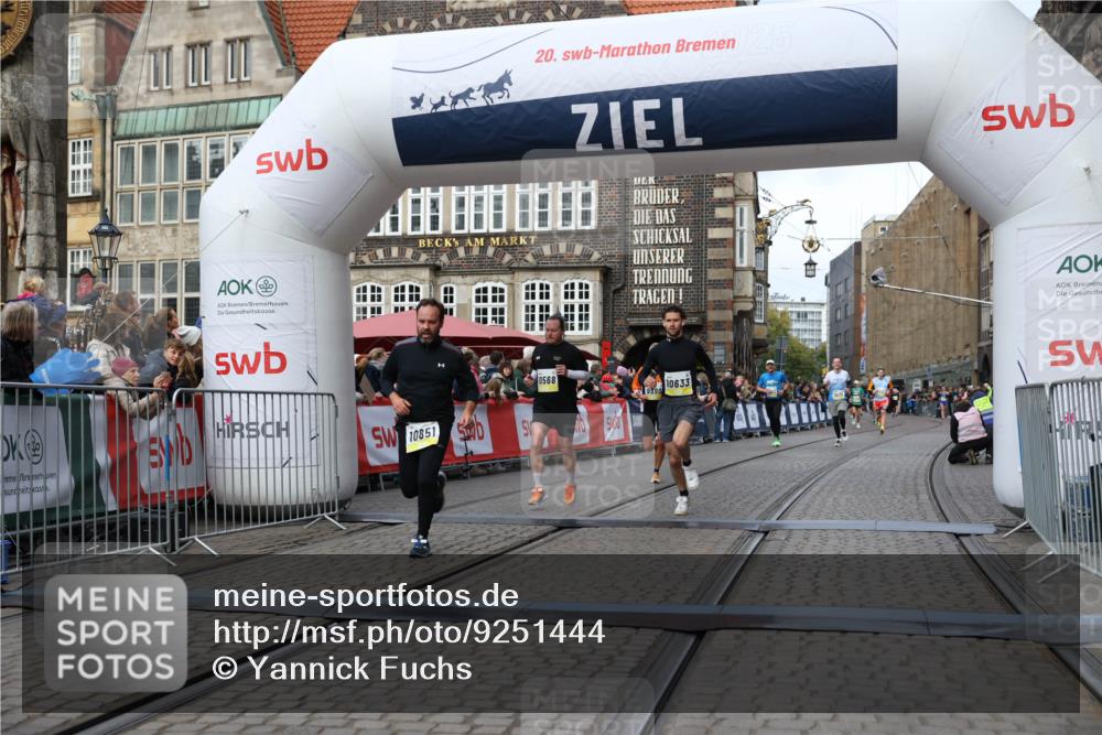 05.10.2025 - 20. swb-Marathon Bremen Yannick Fuchs http://msf.ph/oto/9251444 05.10.2025 10:45:04 Ziel 9590, 9678, 10568, 10633, 10851 meine-sportfotos.de