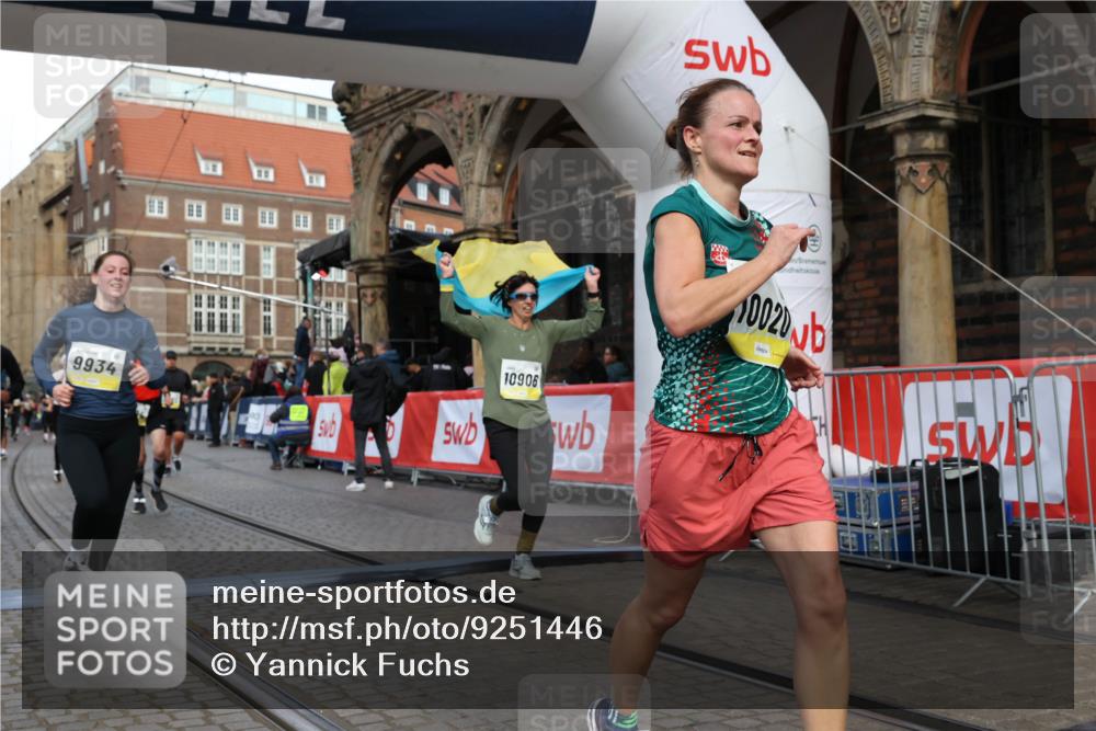 05.10.2025 - 20. swb-Marathon Bremen Yannick Fuchs http://msf.ph/oto/9251446 05.10.2025 10:53:52 Ziel 9494, 9934, 10020, 10416, 10906, 10925, 10966, 11046, 11141, 11383 meine-sportfotos.de