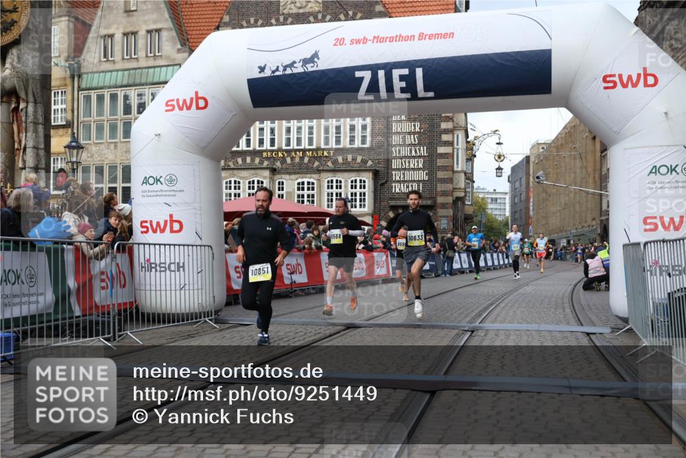 05.10.2025 - 20. swb-Marathon Bremen Yannick Fuchs http://msf.ph/oto/9251449 05.10.2025 10:45:04 Ziel 9590, 9678, 10568, 10633, 10851 meine-sportfotos.de
