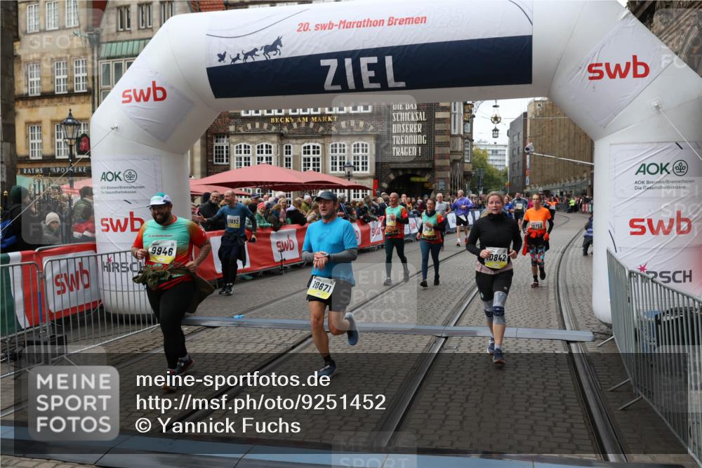 05.10.2025 - 20. swb-Marathon Bremen Yannick Fuchs http://msf.ph/oto/9251452 05.10.2025 11:13:59 Ziel 7014, 7410, 9946, 10671, 10756, 10842, 11068, 11652, 11653 meine-sportfotos.de