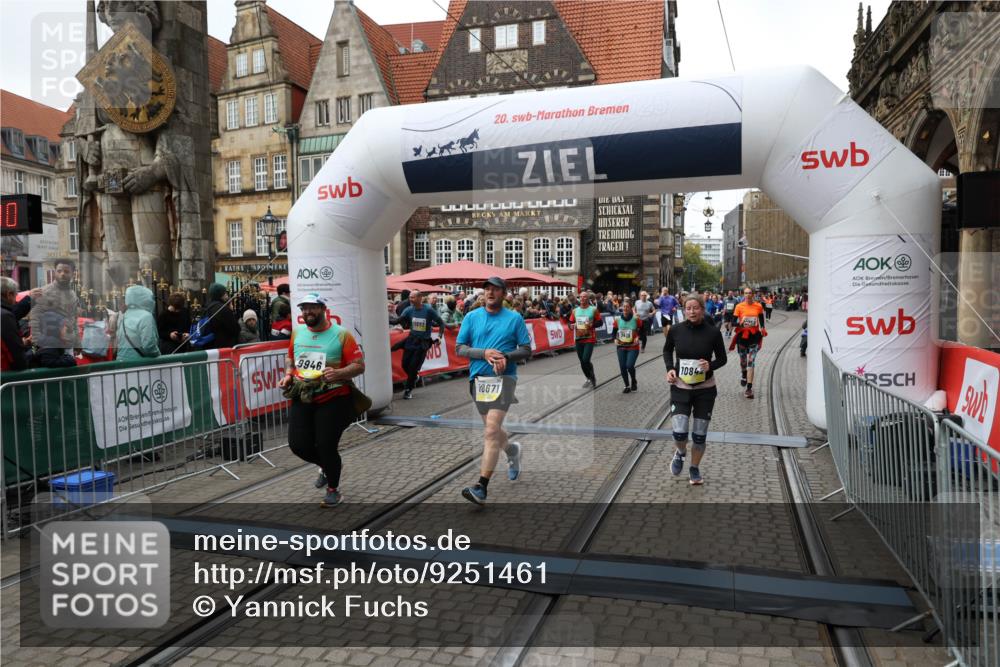 05.10.2025 - 20. swb-Marathon Bremen Yannick Fuchs http://msf.ph/oto/9251461 05.10.2025 11:13:59 Ziel 7014, 7410, 9946, 10671, 10756, 10842, 11068, 11652, 11653 meine-sportfotos.de