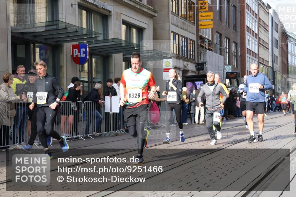 05.10.2025 - 20. swb-Marathon Bremen Strokosch-Dieckow http://msf.ph/oto/9251466 05.10.2025 10:54:31 Ziel 8326, 9282, 9295, 9427, 9436, 9475, 9560, 9570, 9591, 9754, 9776, 9791, 10007, 10024, 10174, 10231, 10232, 10233, 10487, 10609, 10770, 11163, 11276, 11320, 11321, 11373, 11470, 11507, 11523, 8326, 9282, 9295, 9427, 9436, 9475, 9560, 9570, 9591, 9754, 9776, 9791, 10007, 10024, 10174, 10231, 10232, 10233, 10487, 10609, 10770, 11163, 11276, 11320, 11321, 11373, 11470, 11507, 11523 meine-sportfotos.de