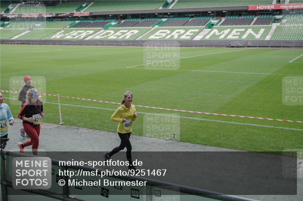 05.10.2025 - 20. swb-Marathon Bremen Michael Burmester http://msf.ph/oto/9251467 05.10.2025 10:40:59 Laufen im Stadion 7706, 8111, 9001, 9178, 9191, 9205, 9217, 9245, 9274, 9306, 9321, 9334, 9353, 9355, 9357, 9438, 9440, 9446, 9466, 9483, 9530, 9537, 9589, 9599, 9605, 9617, 9685, 9690, 9702, 9712, 9757, 9764, 9774, 9804, 9853, 9874, 9877, 9892, 9942, 10001, 10037, 10058, 10081, 10100, 10101, 10135, 10168, 10193, 10235, 10236, 10243, 10295, 10343, 10419, 10458, 10550, 10563, 10580, 10582, 10585, 10632, 11090, 11270, 7799, 9241, 9554, 9571, 9619, 9931 meine-sportfotos.de
