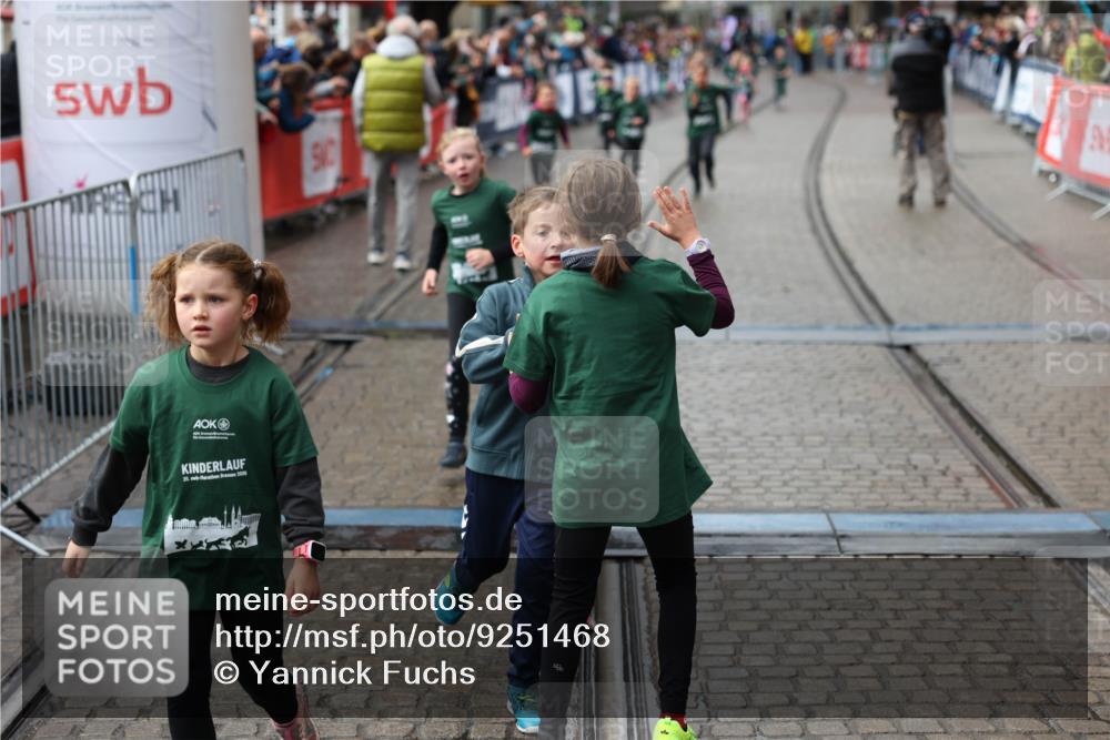 05.10.2025 - 20. swb-Marathon Bremen Yannick Fuchs http://msf.ph/oto/9251468 05.10.2025 15:21:45 Ziel  meine-sportfotos.de