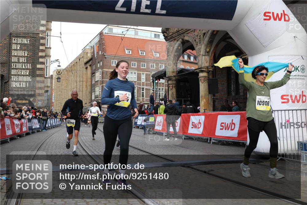 05.10.2025 - 20. swb-Marathon Bremen Yannick Fuchs http://msf.ph/oto/9251480 05.10.2025 10:53:52 Ziel 9494, 9934, 10020, 10416, 10906, 10925, 10966, 11046, 11141, 11383 meine-sportfotos.de