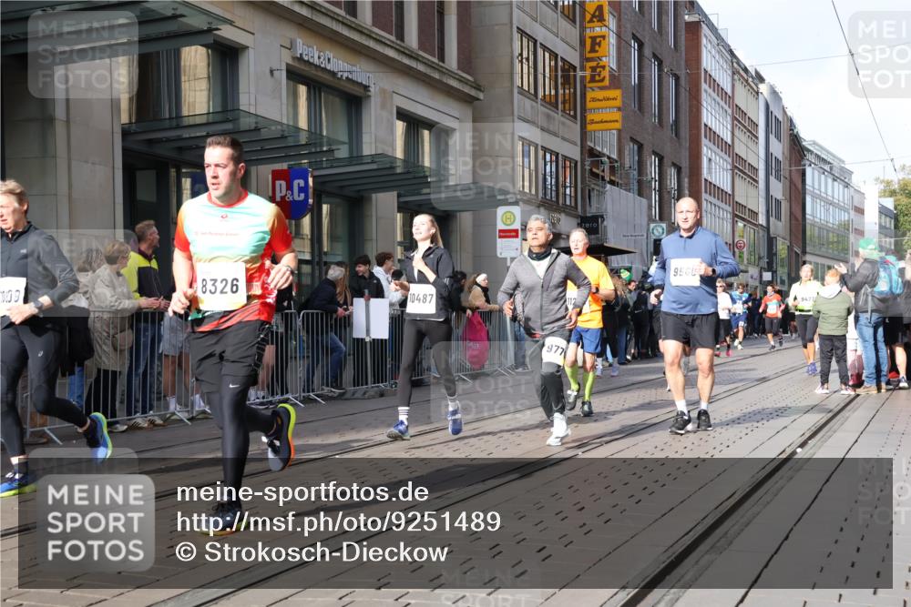 05.10.2025 - 20. swb-Marathon Bremen Strokosch-Dieckow http://msf.ph/oto/9251489 05.10.2025 10:54:32 Ziel 8326, 9282, 9295, 9427, 9436, 9475, 9560, 9570, 9591, 9754, 9776, 9791, 10007, 10024, 10231, 10232, 10233, 10487, 10609, 10770, 11163, 11276, 11320, 11363, 11373, 11470, 11507, 11523, 8326, 9282, 9295, 9427, 9436, 9475, 9560, 9570, 9591, 9754, 9776, 9791, 10007, 10024, 10231, 10232, 10233, 10487, 10609, 10770, 11163, 11276, 11320, 11363, 11373, 11470, 11507, 11523 meine-sportfotos.de