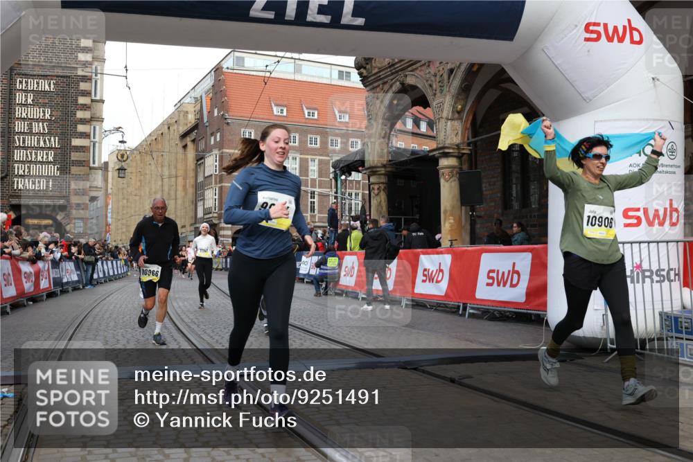 05.10.2025 - 20. swb-Marathon Bremen Yannick Fuchs http://msf.ph/oto/9251491 05.10.2025 10:53:52 Ziel 9494, 9934, 10020, 10416, 10906, 10925, 10966, 11046, 11141, 11383 meine-sportfotos.de