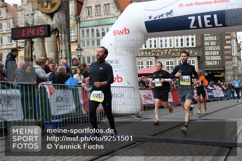 05.10.2025 - 20. swb-Marathon Bremen Yannick Fuchs http://msf.ph/oto/9251501 05.10.2025 10:45:04 Ziel 9590, 9678, 10568, 10633, 10851 meine-sportfotos.de