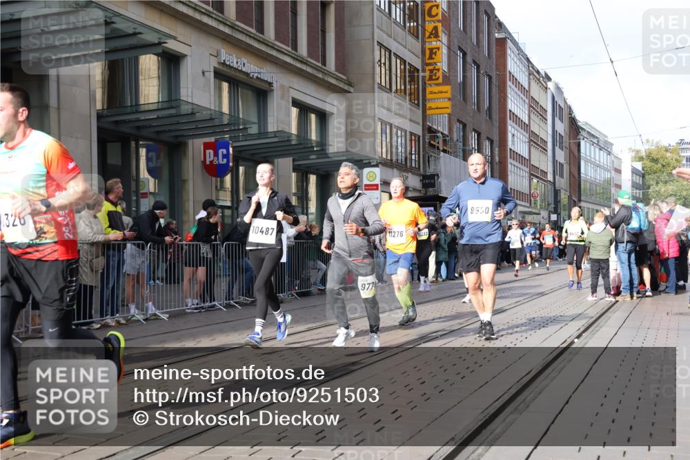 05.10.2025 - 20. swb-Marathon Bremen Strokosch-Dieckow http://msf.ph/oto/9251503 05.10.2025 10:54:32 Ziel 8326, 9282, 9295, 9427, 9436, 9475, 9560, 9570, 9591, 9754, 9776, 9791, 10007, 10024, 10231, 10232, 10233, 10487, 10609, 10770, 11163, 11276, 11320, 11363, 11373, 11470, 11507, 11523, 8326, 9282, 9295, 9427, 9436, 9475, 9560, 9570, 9591, 9754, 9776, 9791, 10007, 10024, 10231, 10232, 10233, 10487, 10609, 10770, 11163, 11276, 11320, 11363, 11373, 11470, 11507, 11523 meine-sportfotos.de