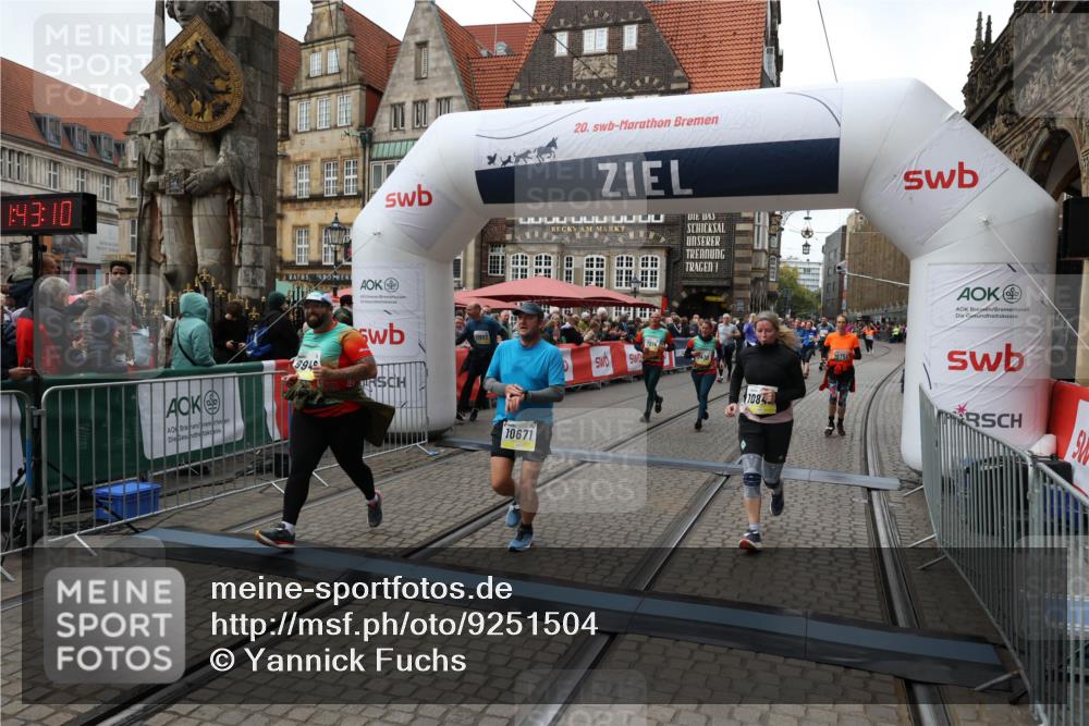 05.10.2025 - 20. swb-Marathon Bremen Yannick Fuchs http://msf.ph/oto/9251504 05.10.2025 11:13:59 Ziel 7014, 7410, 9946, 10671, 10756, 10842, 11068, 11652, 11653 meine-sportfotos.de