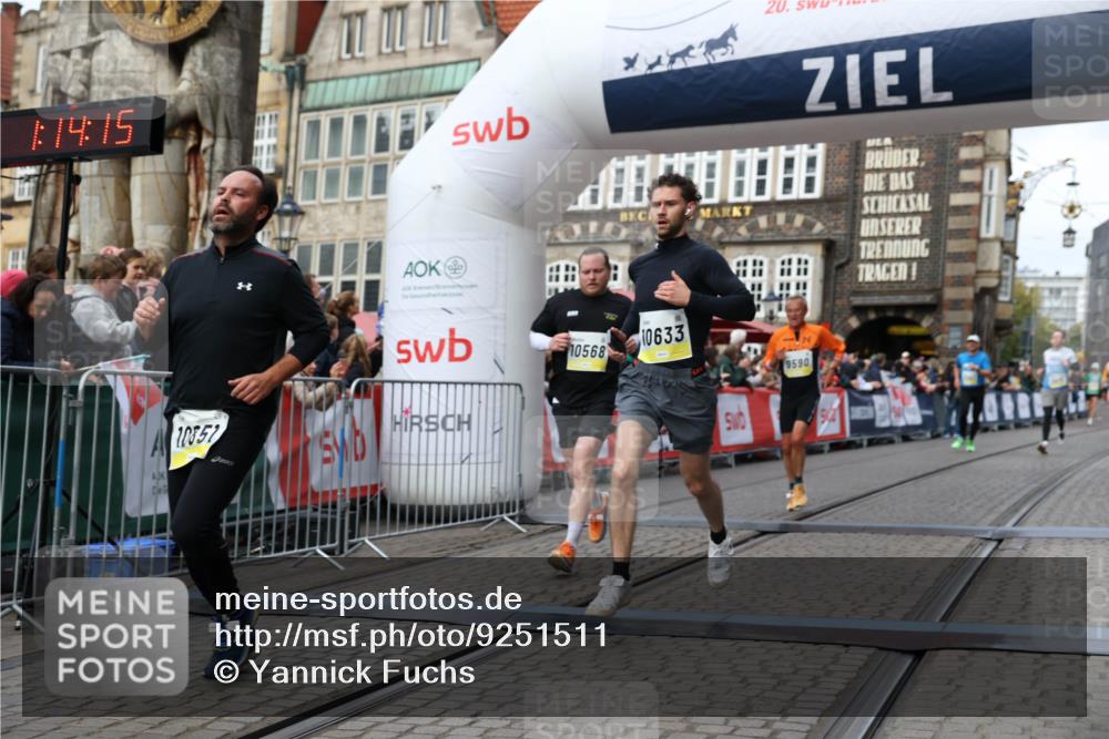 05.10.2025 - 20. swb-Marathon Bremen Yannick Fuchs http://msf.ph/oto/9251511 05.10.2025 10:45:05 Ziel 9590, 9678, 10568, 10633, 10851, 11362 meine-sportfotos.de