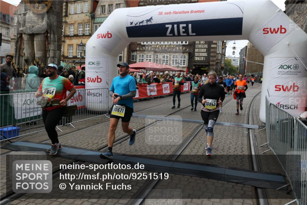 05.10.2025 - 20. swb-Marathon Bremen Yannick Fuchs http://msf.ph/oto/9251519 05.10.2025 11:14:00 Ziel 7014, 7410, 9946, 10671, 10756, 10842, 11652, 11653 meine-sportfotos.de
