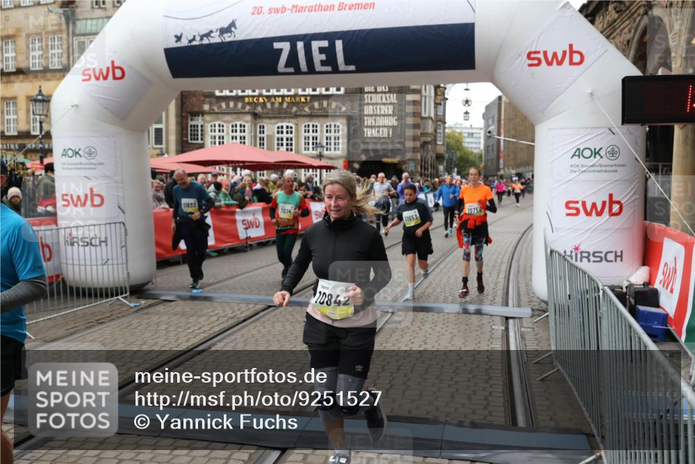 05.10.2025 - 20. swb-Marathon Bremen Yannick Fuchs http://msf.ph/oto/9251527 05.10.2025 11:14:00 Ziel 7014, 7410, 9946, 10671, 10756, 10842, 11652, 11653 meine-sportfotos.de